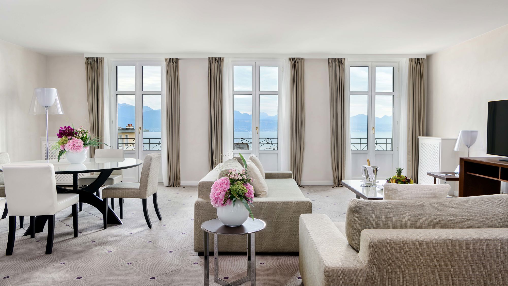 lausanne-palace-presidential-suite-220-salon-salle-a-manger-01.jpeg