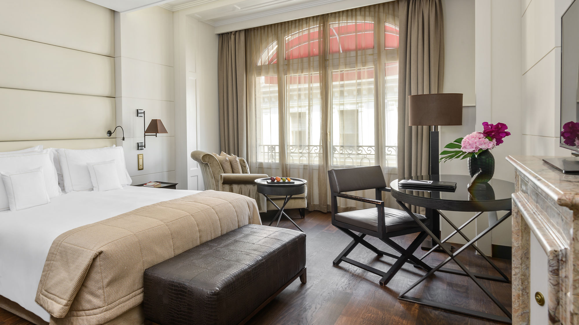 lausanne-palace-premium-city-room-339--chambre-design-01.jpeg
