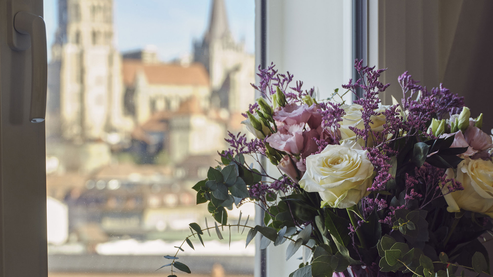lausanne-palace-corner-suite-641-city-vue-cathedrale-01.jpeg