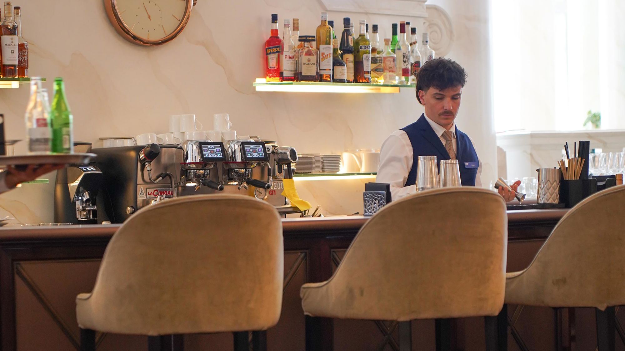 lausanne-palace-bar-1915-comptoir-lounge-06.jpg