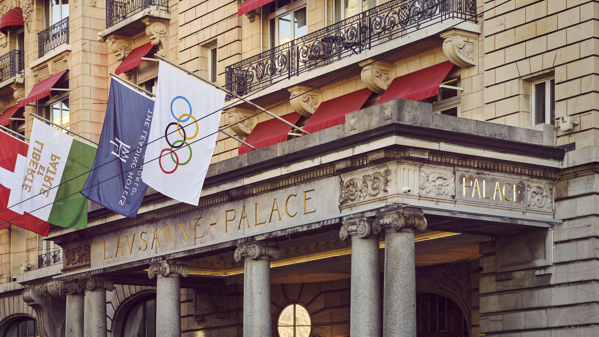 lausanne-palace-entree-historique-01.jpeg