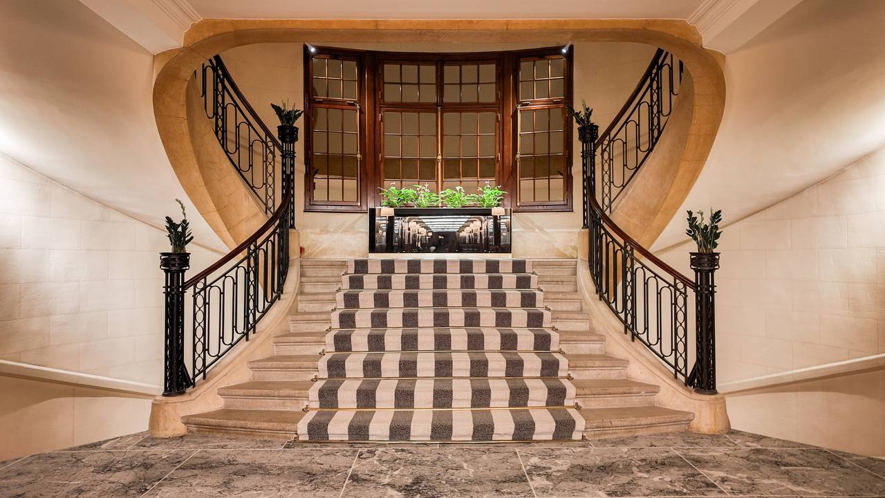 lausanne-palace-escalier-monumental-01.jpeg