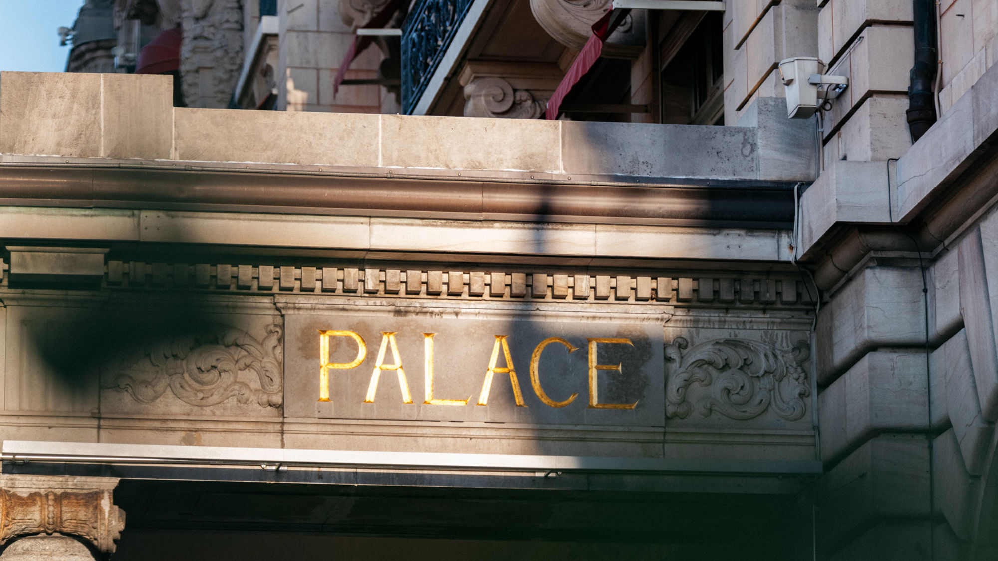 lausanne-palace-detail-entree-palace-01.jpeg