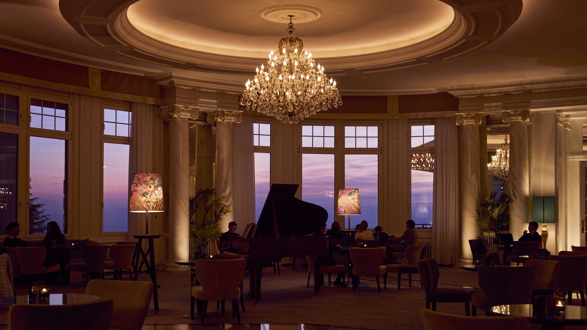 lausanne-palace-bar-rotonde-soiree-01.jpeg