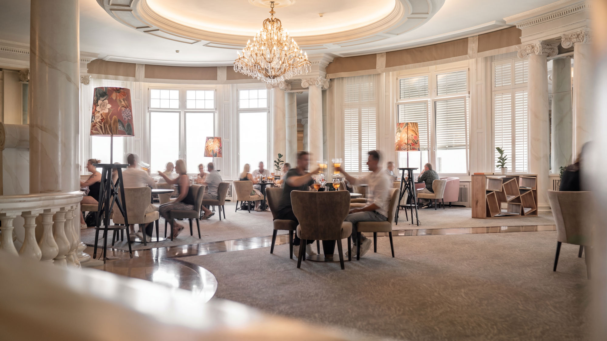 lausanne-palace-lobby-ambiance-urbaine-01.jpeg