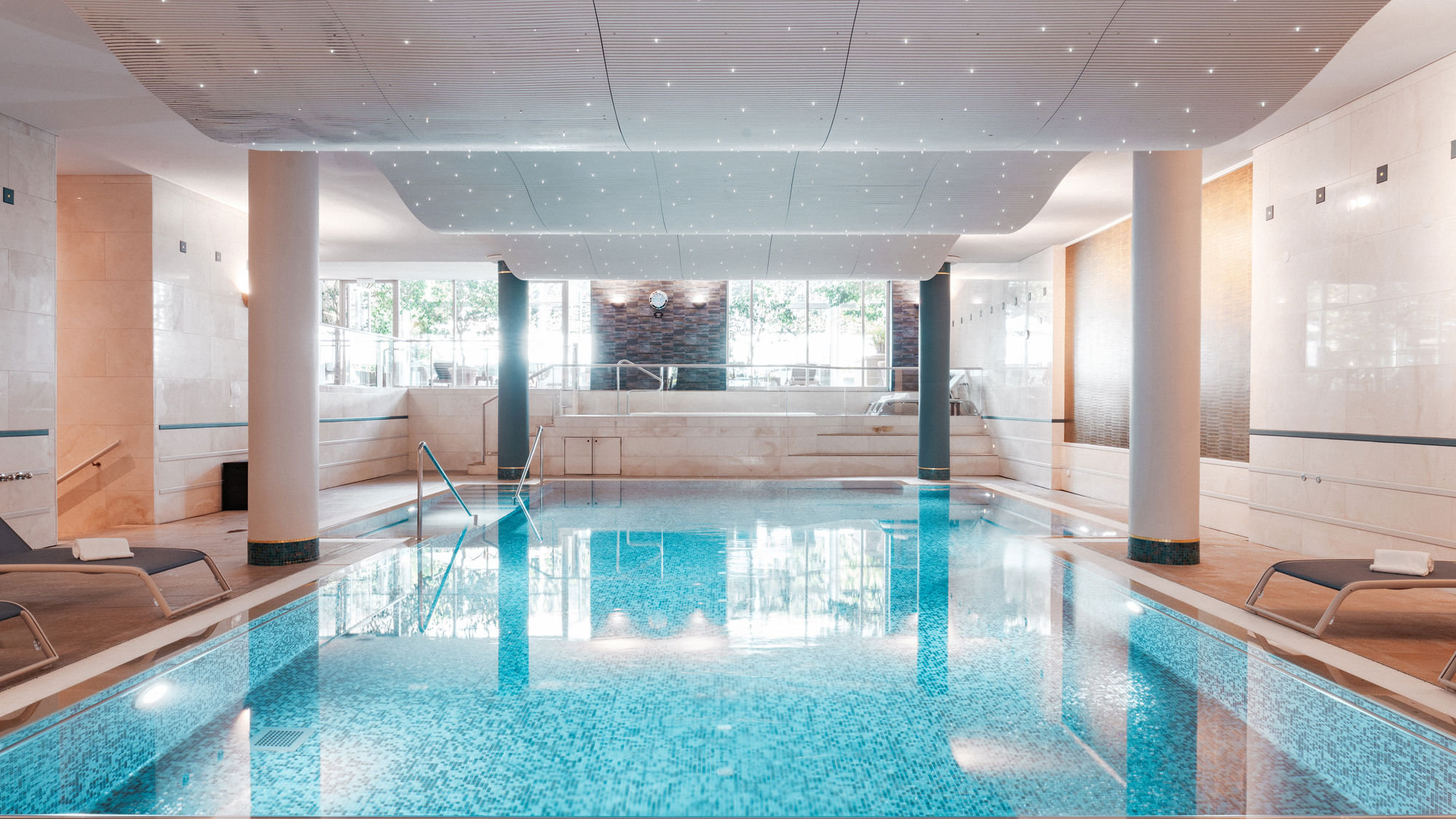 lausanne-palace-spa-piscine-interieure-chauffee-lausanne-01.jpg