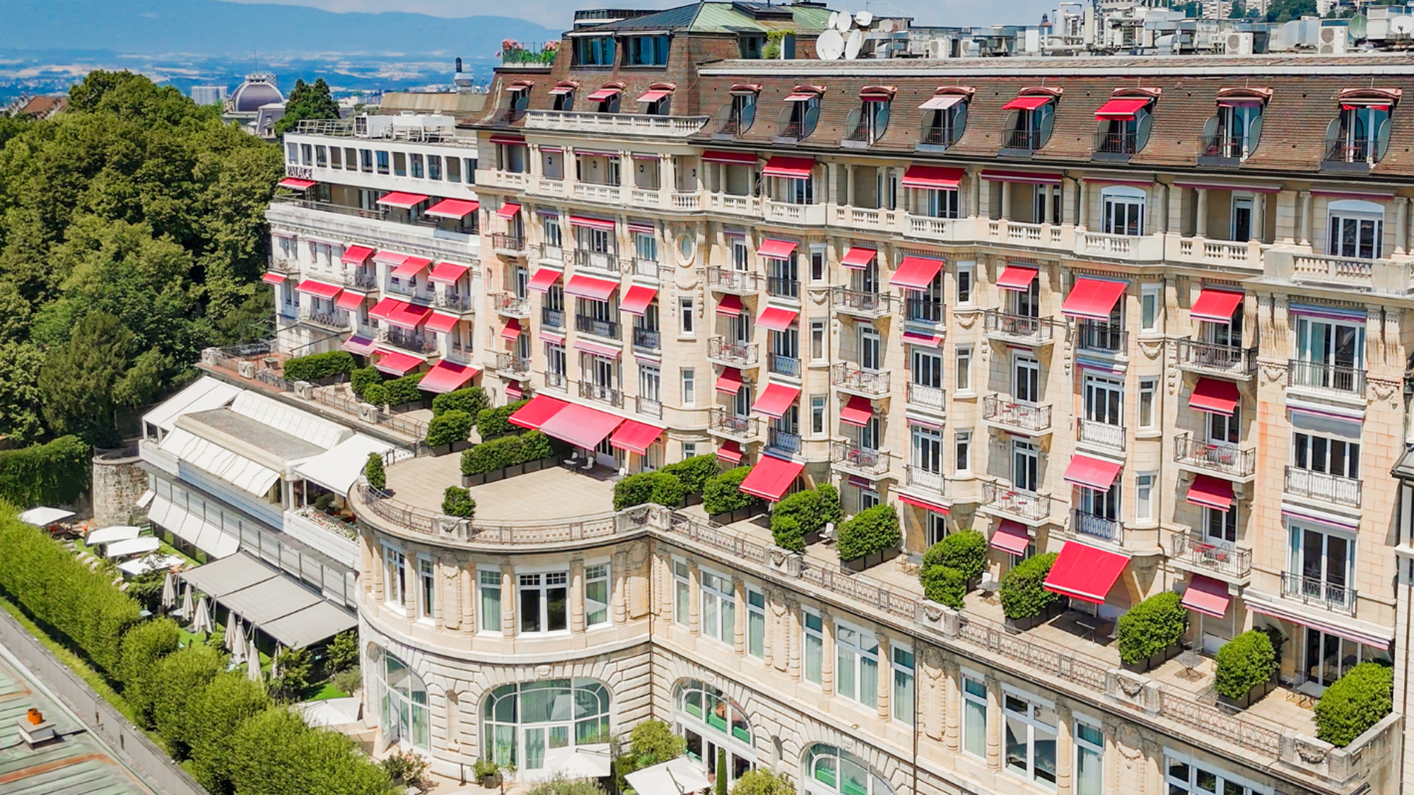 lausanne-palace-vue-aerienne-facade-vue-jardins-02.jpeg